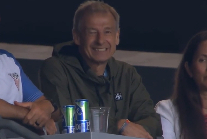Korea is good, my son can't run, and I'm not laughing. Klinsmann, and Hong Myung-bo, a post-Asian-class player, are forced to smile