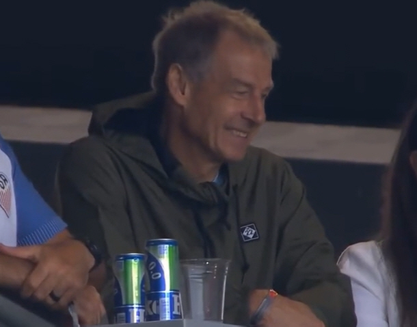 Korea is good, my son can't run, and I'm not laughing. Klinsmann, and Hong Myung-bo, a post-Asian-class player, are forced to smile