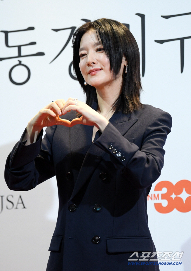 Lee Young-ae, you got cut off in the first episode of the showI was the MC for the talk show under my name, but I'm tired