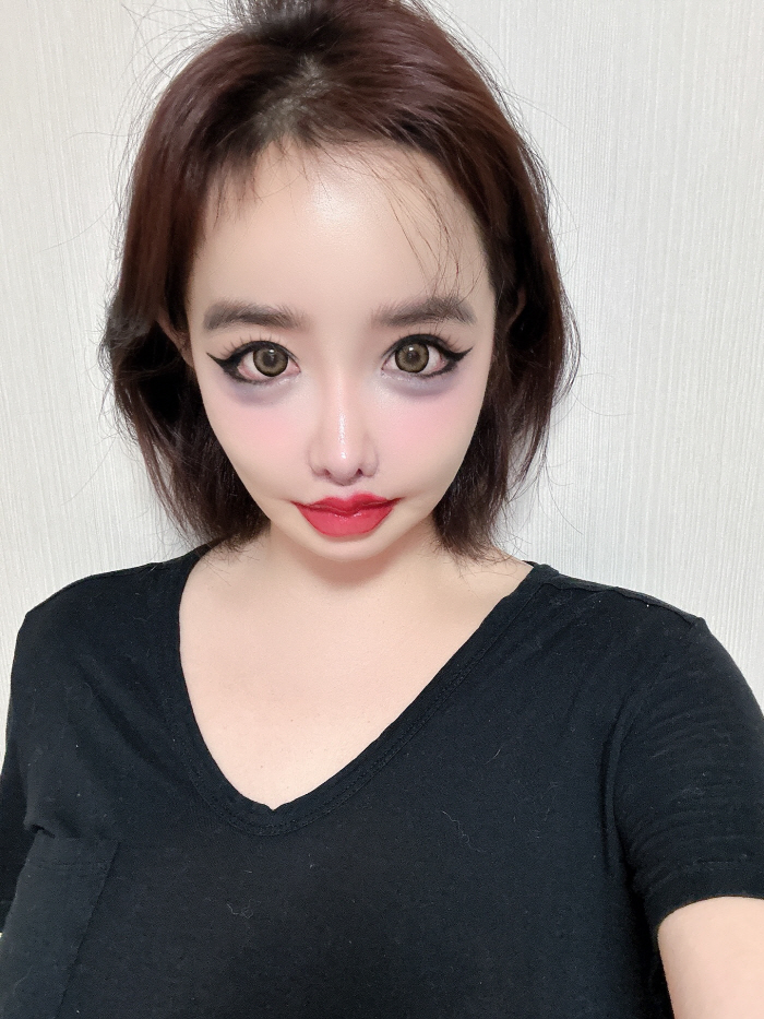 Park Bom's Unexpected Update Despite Suspension of Activities...What's next after the bathroom selfie?