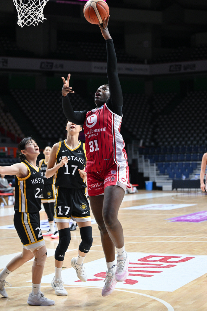 Kang Yi-seul, 26 points, KB Stars, 7883 defeat by Zaragoza, came in fourth...1st to 3rd place. Invited team party