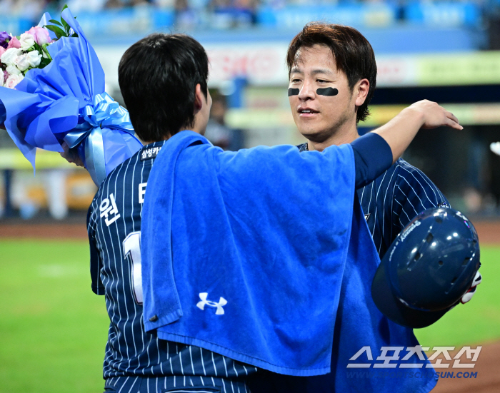  350 home runs Kang Min-ho and Won Tae-in's hot congratulations
