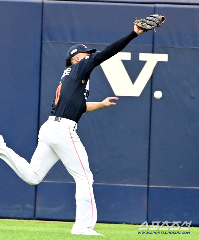  Liberato can't catch Koo Ja-wook's ball