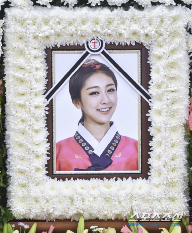 Rights tax, time stopped at 23..It's vivid until the end. 11th anniversary in mourning