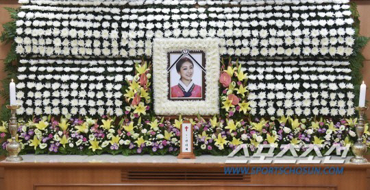 Rights tax, time stopped at 23..It's vivid until the end. 11th anniversary in mourning