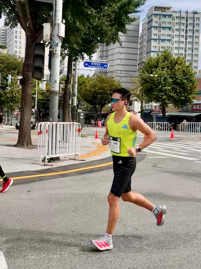  Park Si-eun ♥ Jin Tae-hyun can hurt thyroid cancer surgery! Cover it with a band-aid..Marathon in 76 days