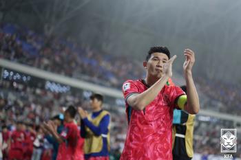 Three-backs unleashed a monster on the field! Kim Min-jae, who returned after 10 months, is the driving force behind the unearned scoreless class against the U.S. (against the U.S.)