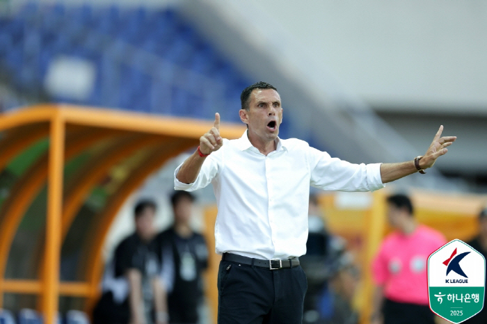 10 p.m. Wire fired Foyet, forgetting the past and real fans know what chairman Levi did a singing of praises