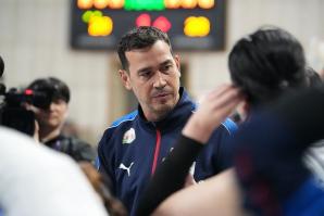 After Kim Yeon-koung's retirement...The head of the women's volleyball team will be changed again, and Morales' contract will end → Open recruitment of new leaders 