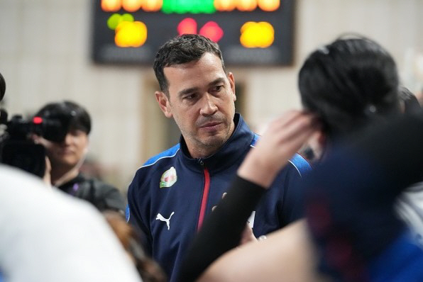 After Kim Yeon-koung's retirement...The head of the women's volleyball team will be changed again, and Morales' contract will end → Open recruitment of new leaders 