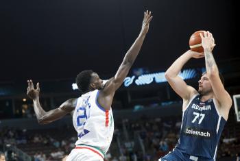 As expected of Hallelujah. Doncic's one-man show with a 42-point blast. Slovenia advanced to the quarterfinals. It had an off-season physical modification effect.