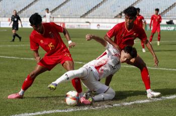Asia's strongest Japanese soccer...Almost humiliated by ranked 160th Myanmar...Additional time theater goals saved lives