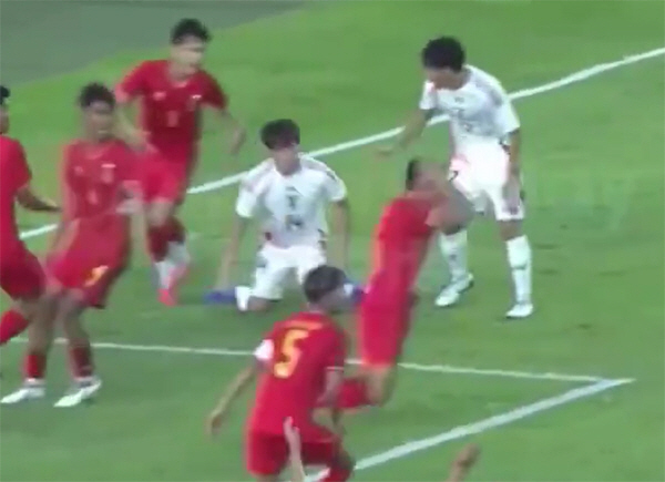 Asia's strongest Japanese soccer...Almost humiliated by ranked 160th Myanmar...Additional time theater goals saved lives