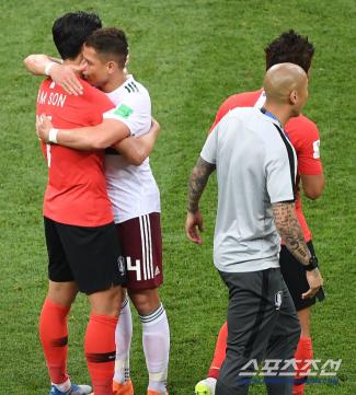 Director Hong Myung-bo, do you remember me? Mexico's hat-trick non-striker 11 years ago and the all-time advantage is illuminated