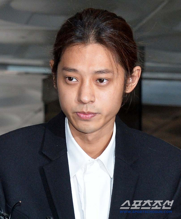 Jeong Joon-young, a sex offender, summoned by the revelation of dating with his 女, 'You too? I went out with you, too.'