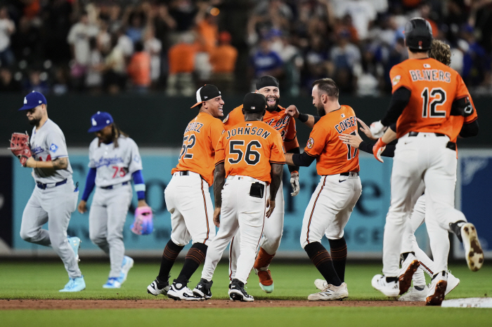 LAD and Yamamoto in No-Hitter Trauma. In front of Calipken Jr., who wouldn't go over Dodger Stadium
