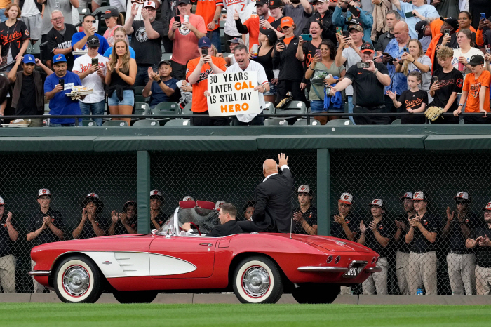 LAD and Yamamoto in No-Hitter Trauma. In front of Calipken Jr., who wouldn't go over Dodger Stadium
