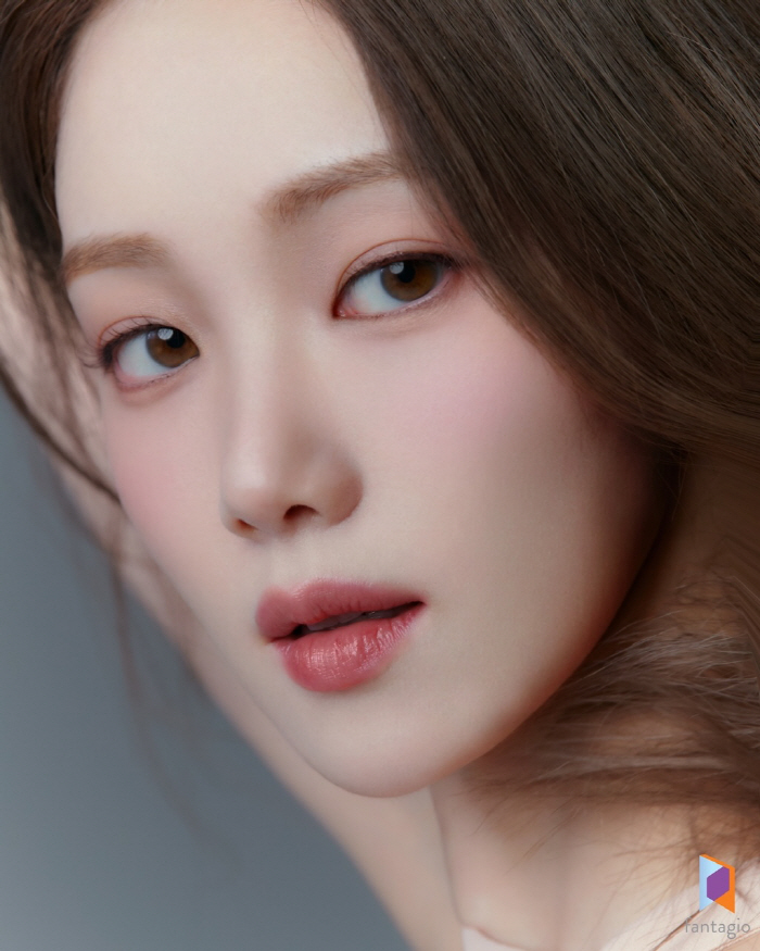 Lee Sung-kyung turned into an innocent goddess...A new look at a different transformation in 10 years