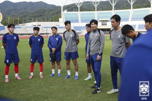  Yang Min-hyuk, Yoon Do-young, Park Seung-soo, Lee Chang-won, Lee Chang-ho, and Shin Min-ha, Kim Tae-won, and Jung Ma-ho, who announced the final entry for the Chile U20 World Cup, were selected