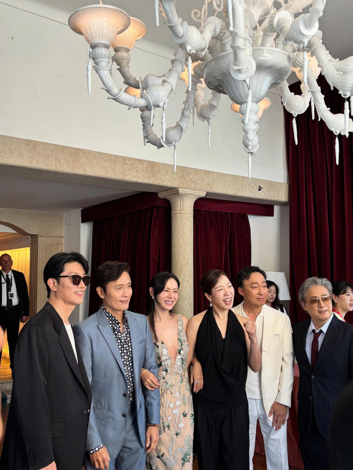 The Prime Minister failed...Son Ye-jin, I can't help it. You'll remember your team and Venice for a long time