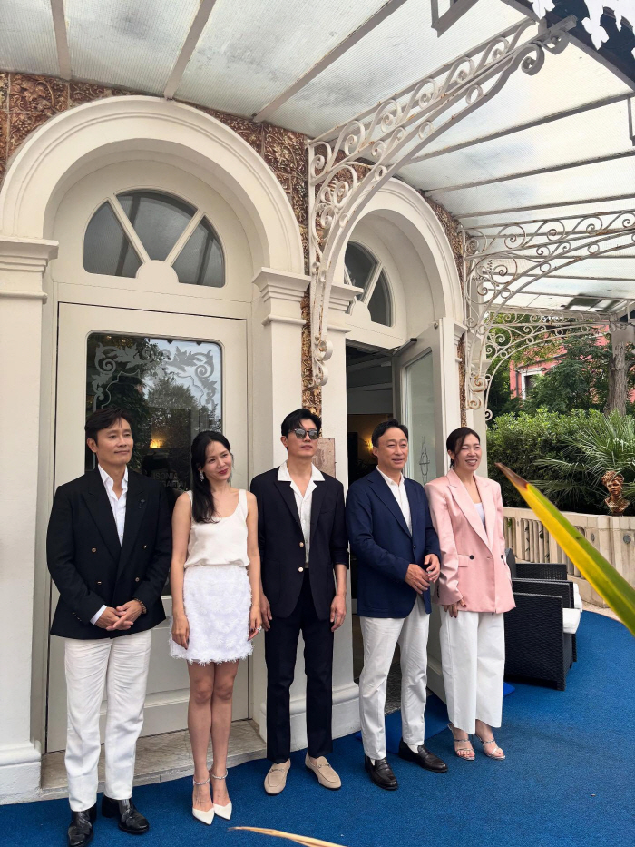 The Prime Minister failed...Son Ye-jin, I can't help it. You'll remember your team and Venice for a long time