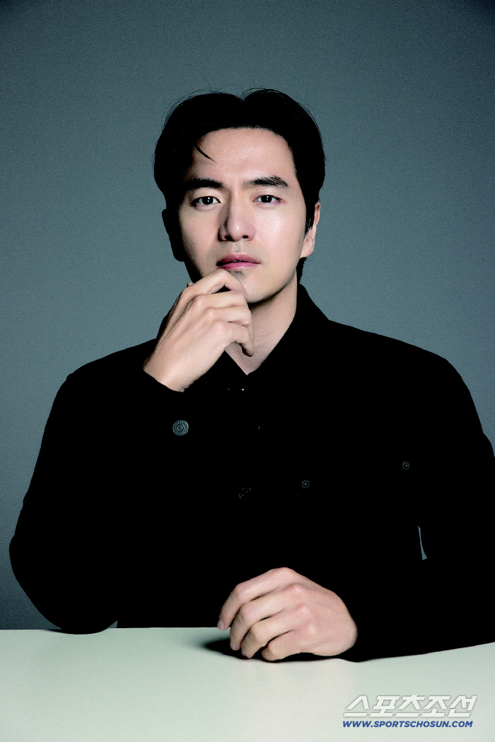 Lee Jin-uk Expresses Gratitude for ‘Beyond The Bar’ Success and Teases Future Plans