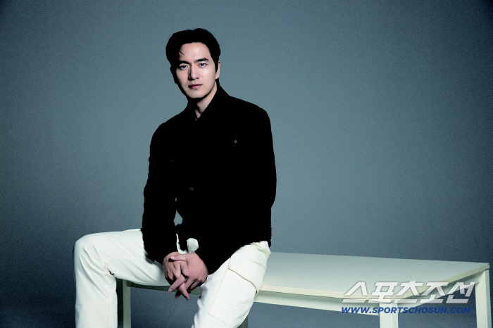 Lee Jin-uk Expresses Gratitude for ‘Beyond The Bar’ Success and Teases Future Plans