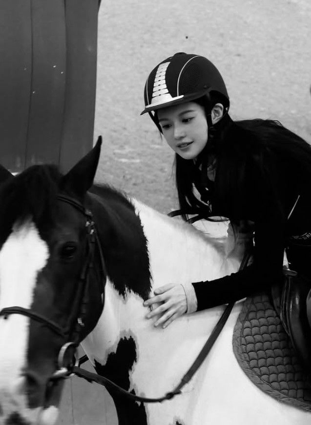  Ko Yoon-jung, who fell in love with the horse...What's going on with the visuals of the horse riding course