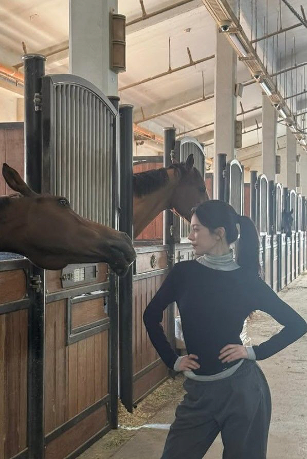  Ko Yoon-jung, who fell in love with the horse...What's going on with the visuals of the horse riding course