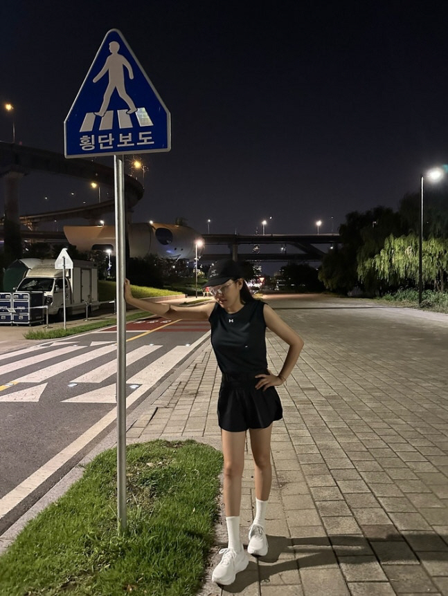 Song Ga-in starts running on the Han River along with MZ..Everything that's in fashion is done in general