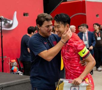 The U.K. is also focused! Son Heung-min Pochettino's enthusiastic hug → There is no such argument…Romero can sufficiently replace SON's influence