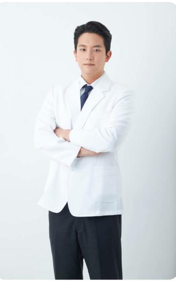 Cho Joon-hee, a graduate of Seoul National University's dental school, opened a dentique dental clinic in Gangnam