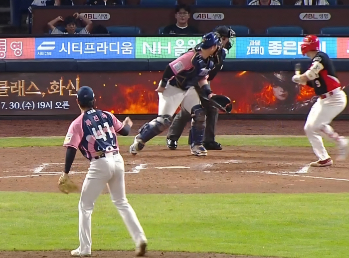 I received an apology from KIA KBO, which was unfair that the umpire let me out on his own 