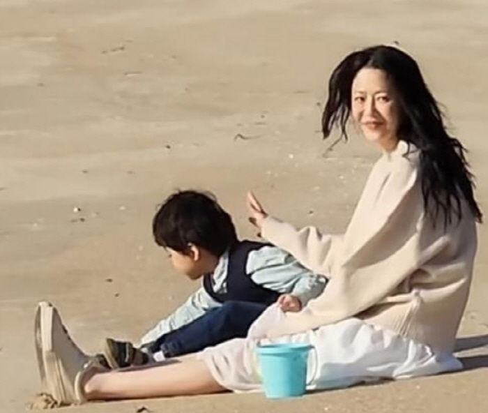 'I threw my body and saved it,' said Ko Hyun-jung, who saved a 6-year-old child actor's life during filming