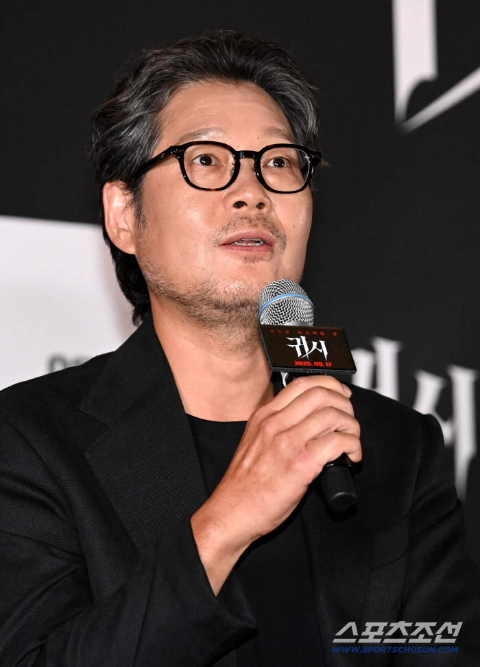 I wanted to express Yoo Jae-myung realistically by filming in an underground space