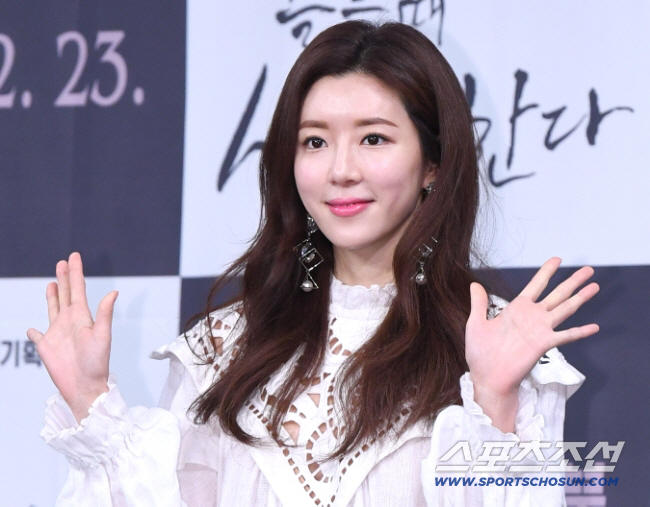  Park Han-byul Overcomes the Controversy over her husband Burning Sun...Casting the main character, 'My Love from the Field'