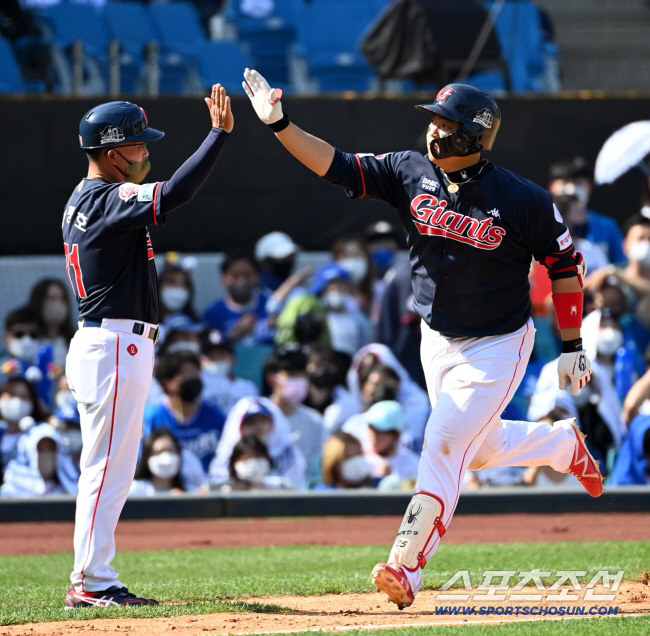 Only one game was missed. .400 batting average → 3rd base hit with 27 home runs...Lotte, the team home run team that is not the last rifle, will it be different next year? 