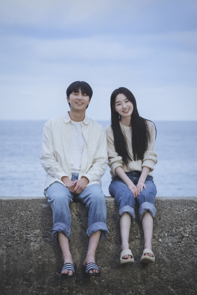 Park Seo-joon ♥ In the park, captured his fresh youth...JTBC's 'Waiting for Gyeongdo' is a still from excitement
