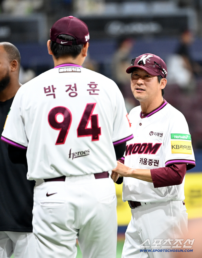  Acting coach Seol Jong-jin, Park Jung-hoon, good job with 3 scoreless innings!