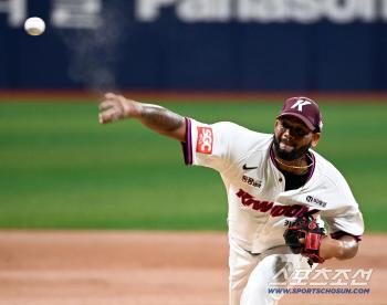 Kiwoom starter Alcantara's hard throw