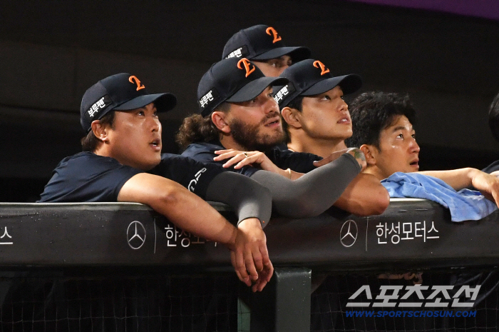  Ryu Hyunjin's phone, Semoon Dongju, weiss. You're good at throwing