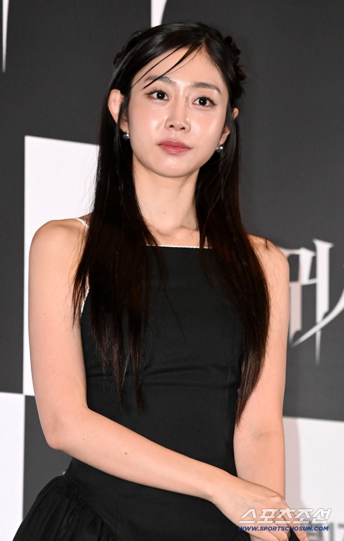  Seo Jisoo, big eyes