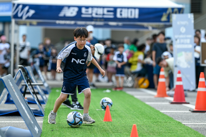 Running Fever to Soccer! Seoul E-Land Holds Run to Real Park Challenge with New Balance