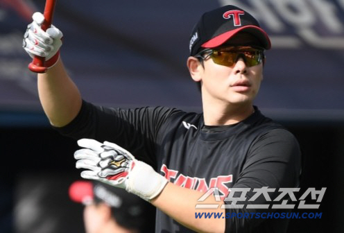 Season out with knee surgery? It's been 119 days. Despite his first appearance as the on-base king, he still has a good chance to walk on-base
