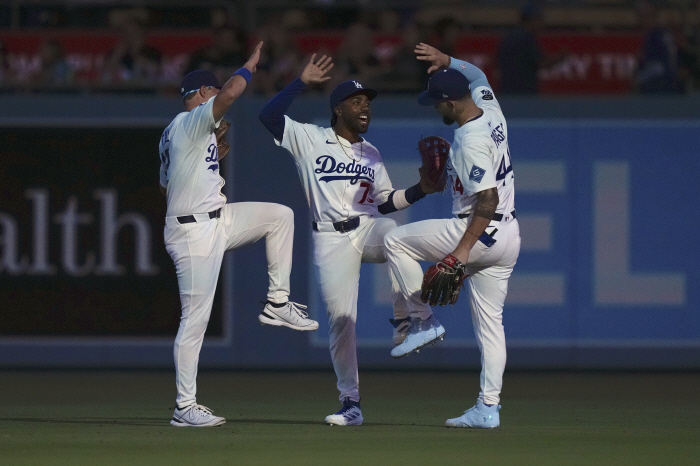 The sky is cold, Dodgers. No-hitter today, YEONGYEON? → After a terrible defeat, the milestone fell through