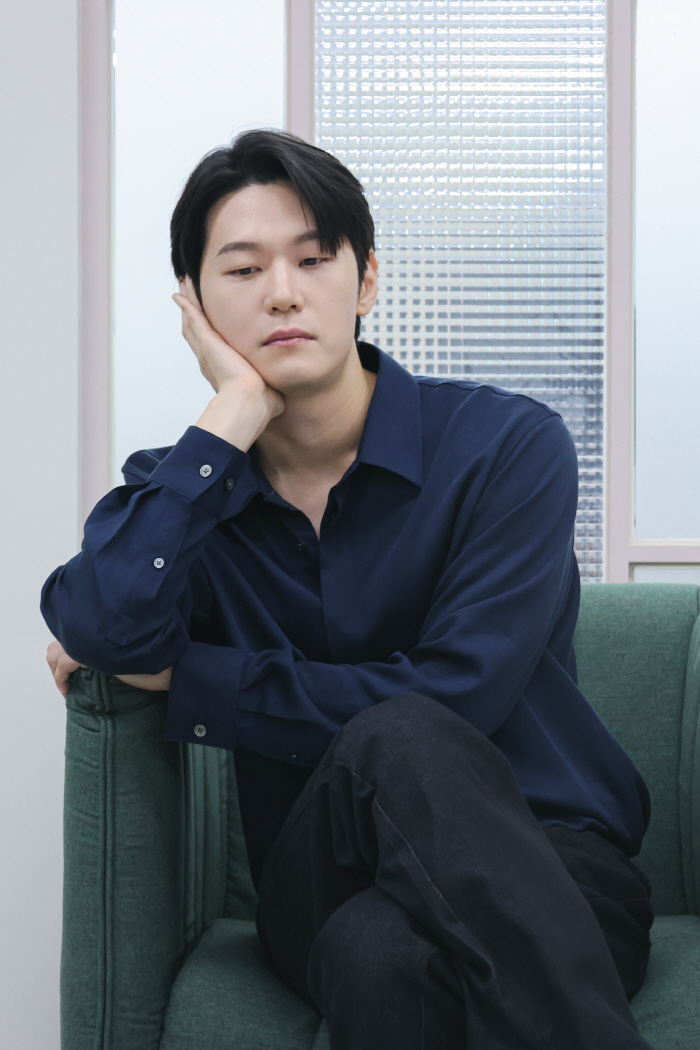 'Squire' Lee Hak-joo said, 'Acting as a couple 10 years younger than me, sympathizing with the actual older wife...'Reaction? It was fun'