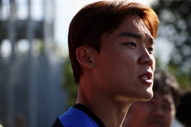 There was no ridiculous argument  proposal to try to recruit a national team duo to challenge the national team→ Image collapse