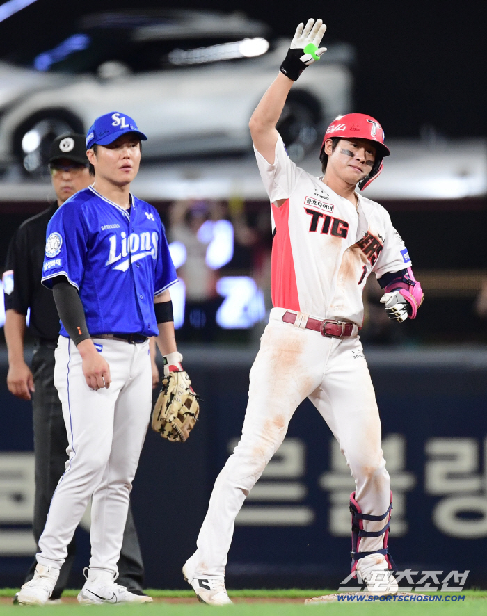 3 RBIs, hero Park Chan-ho KIA never gives up on fall baseballSamsung drops to fifth place