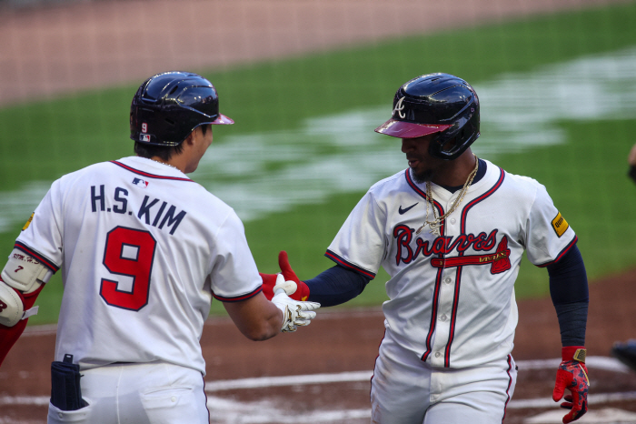 Baseball is not this easy, everyone. Kim Ha-sung, who survived Atlanta, is silent again