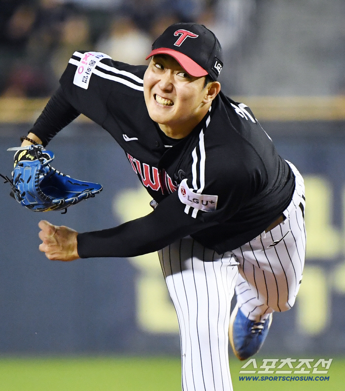 Choi Won-young Austin Super Sliding, Kim Ki-yeon Ringing Son Joo-young's first 10 wins  11 LG Magic Number, 80 wins, 1 win left 